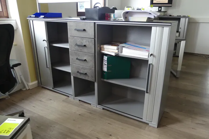 Sideboard ohne Inhalt